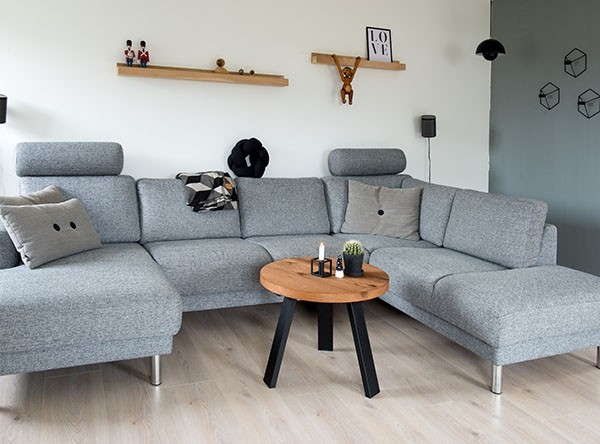 Grundig lommelygter Forsendelse Freja - Rundt sofabord i brun eg - Designet til dit hjem → Naturplank