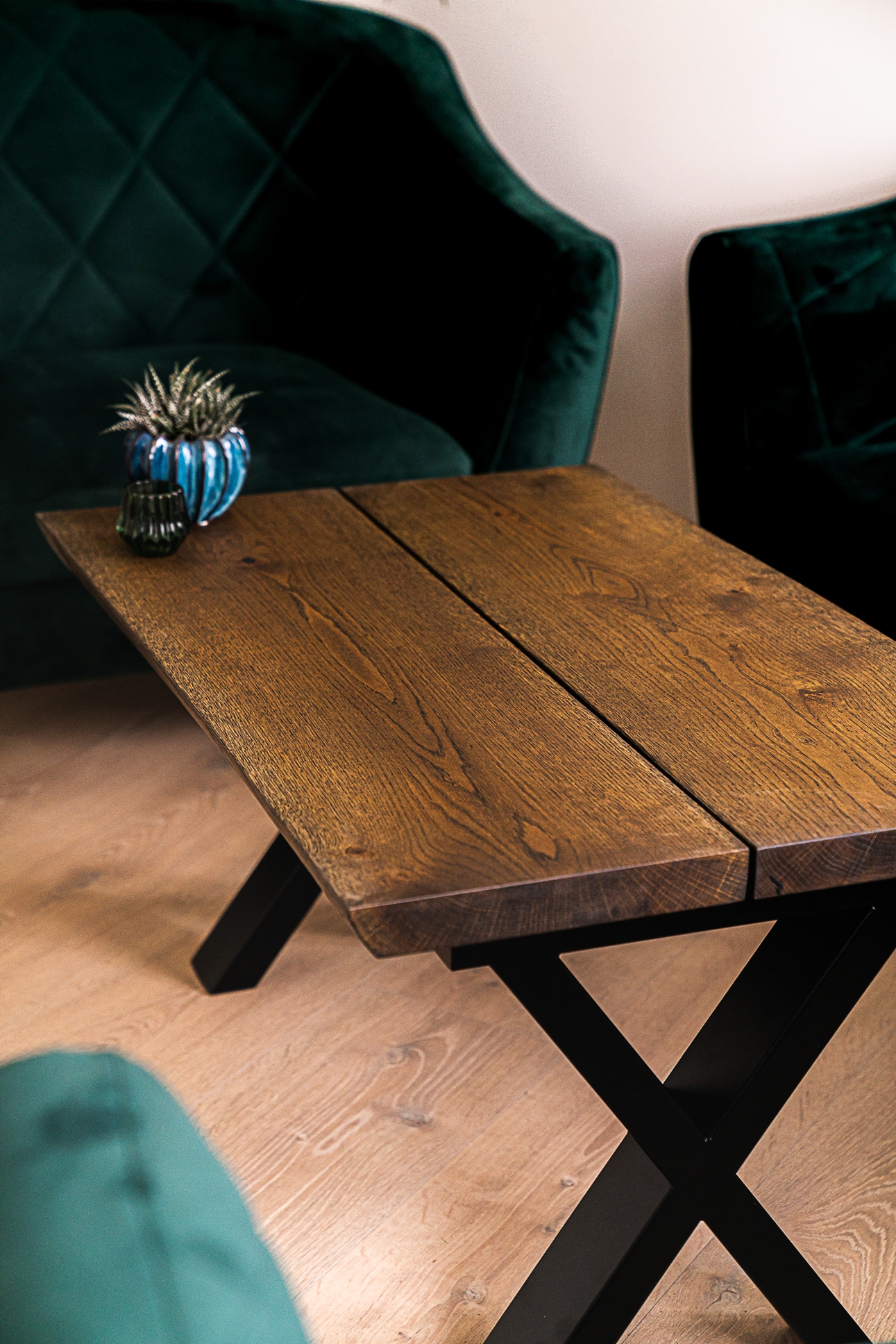 arabisk Gentage sig Kig forbi Ravna rustik planke sofabord i mørk eg | Designet til dig